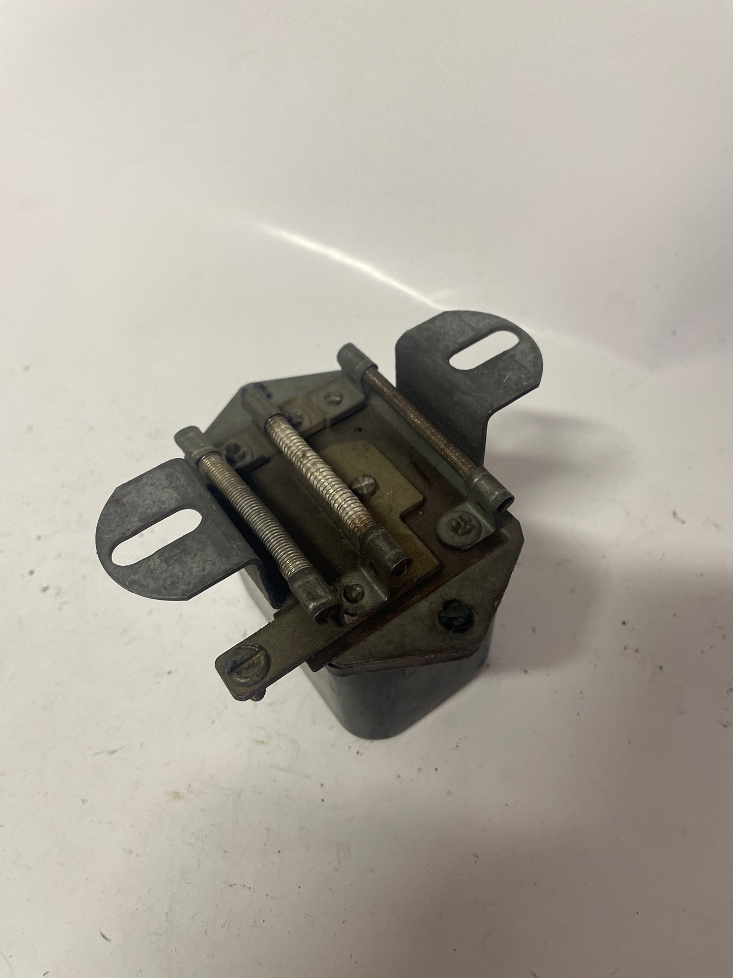 Regulateur ducellier 12v