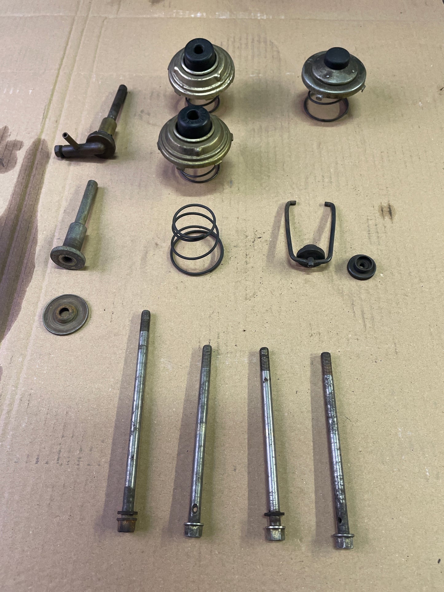 Pièce filtre, membrane et visse