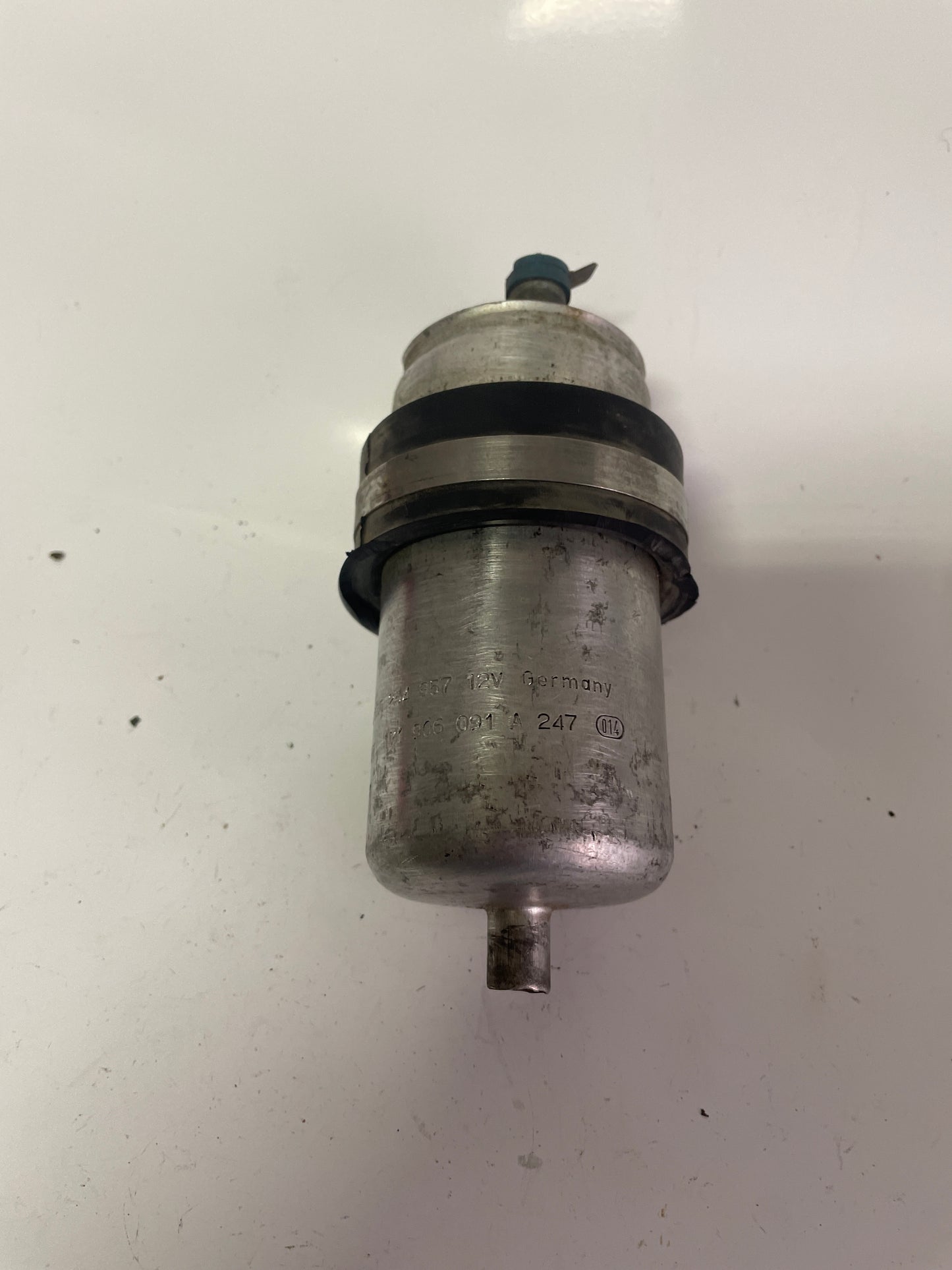 Pompe à essence 12V BOSCH 0580254957 et 0580254984 (audi Volkswagen )