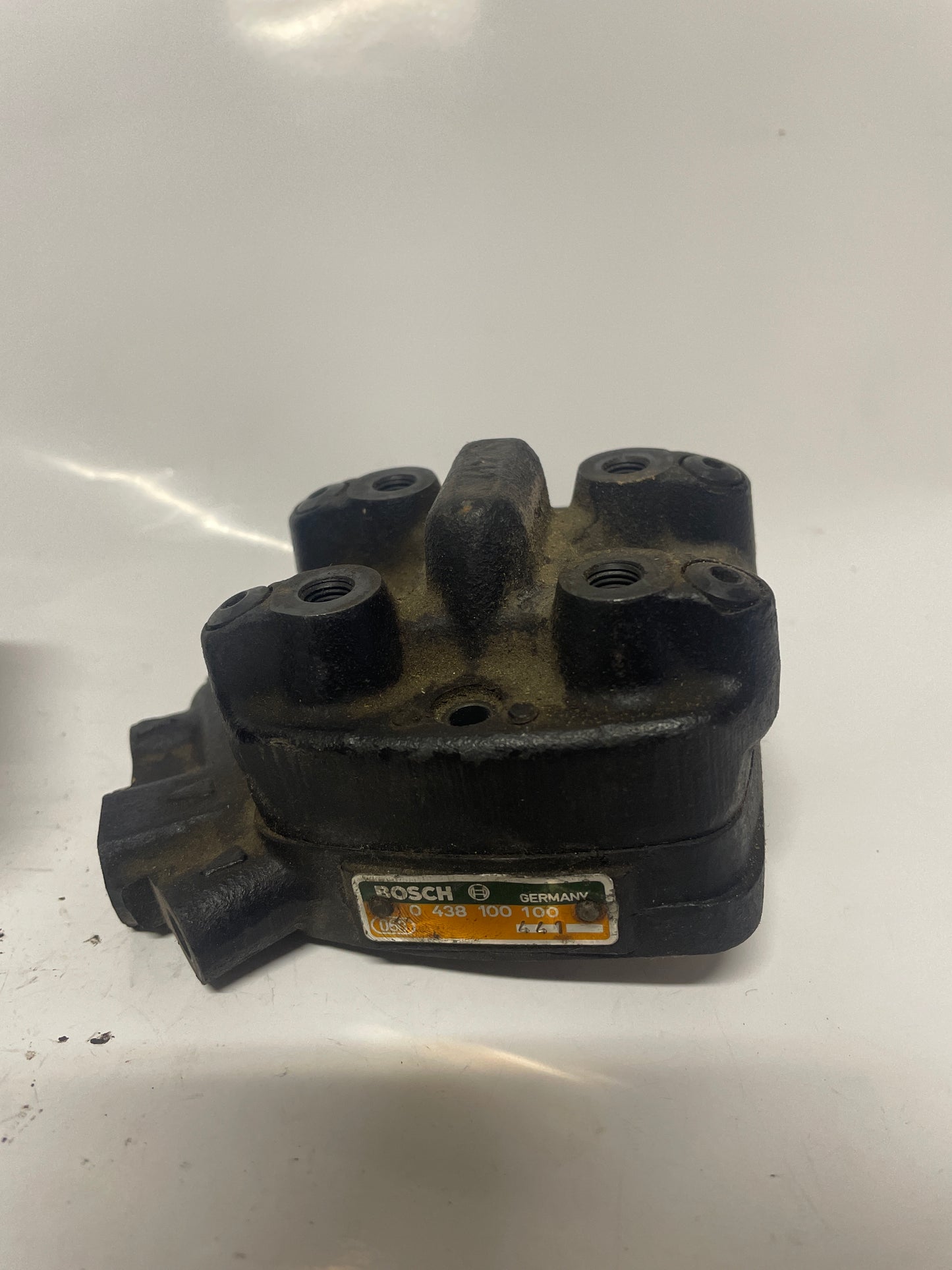 Distributeur BOSCH 0438100100 AUDI VW