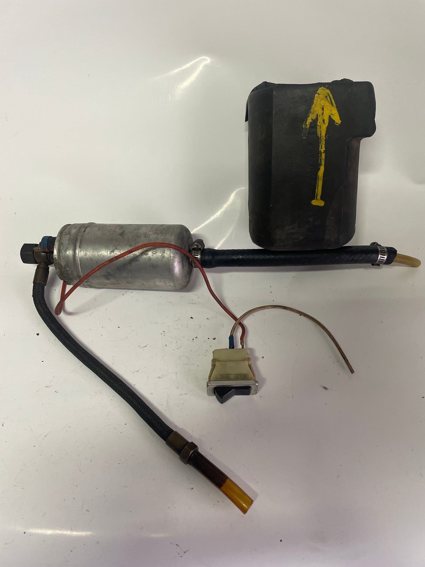 Pompe essence BOSCH 0580254957 avec accessoires