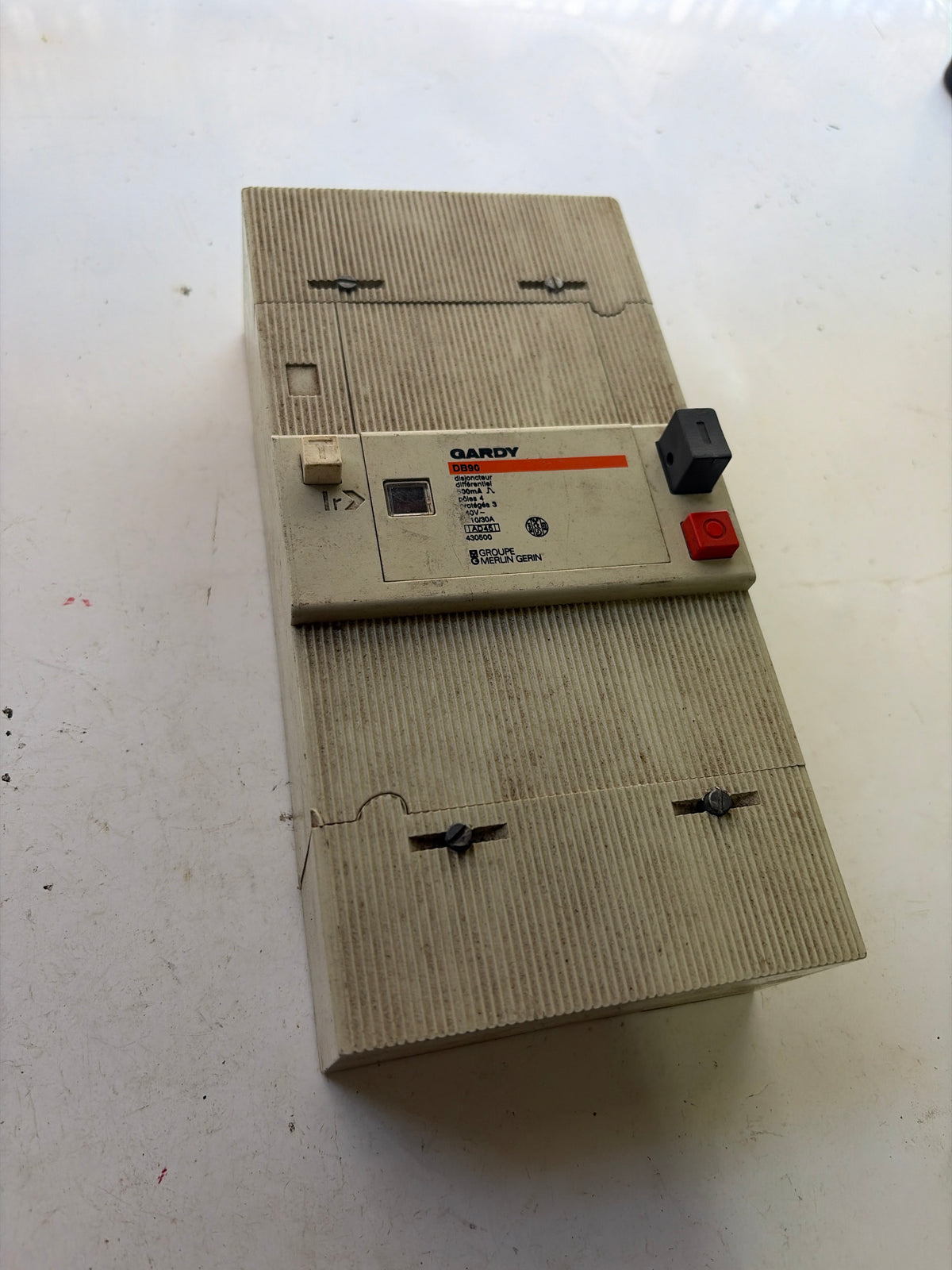Disjoncteur Gardy db90 triphasé