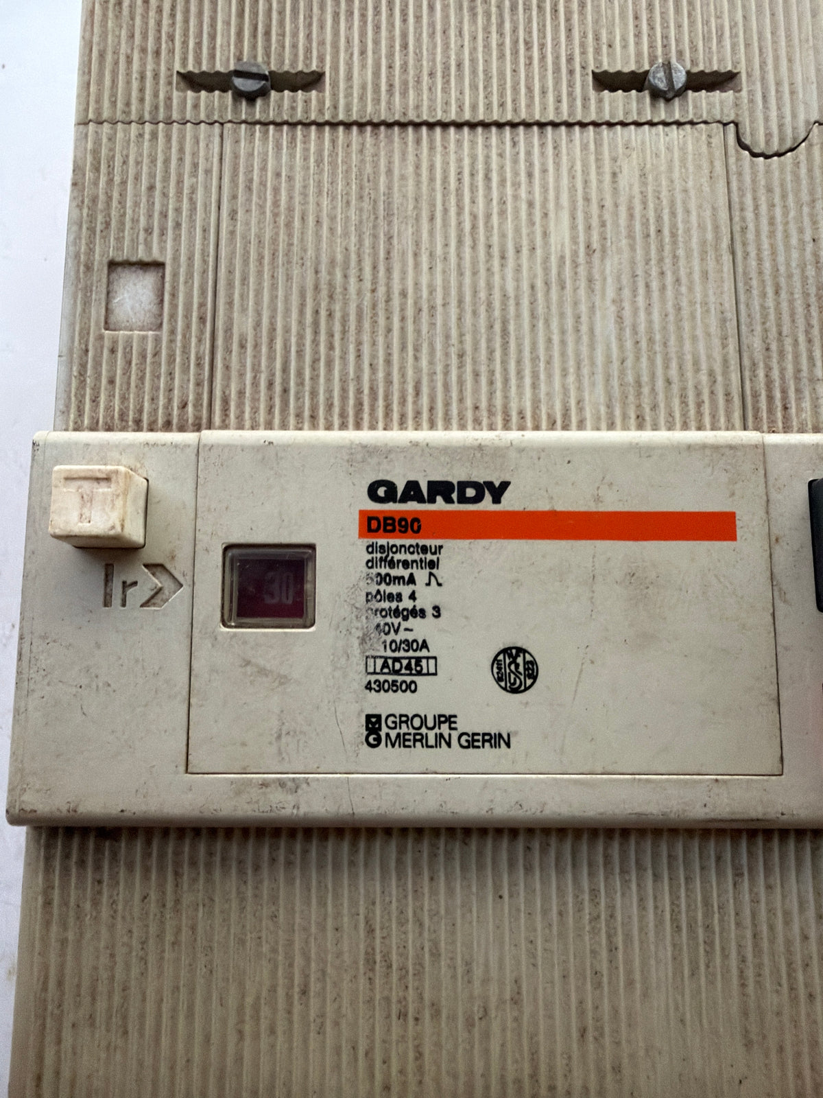 Disjoncteur Gardy db90 triphasé