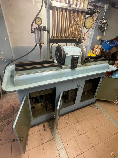Banc d’essai pour pompe à injection jusqu’à 8 cylindres (ou 2 pompes de 4 cylindres)