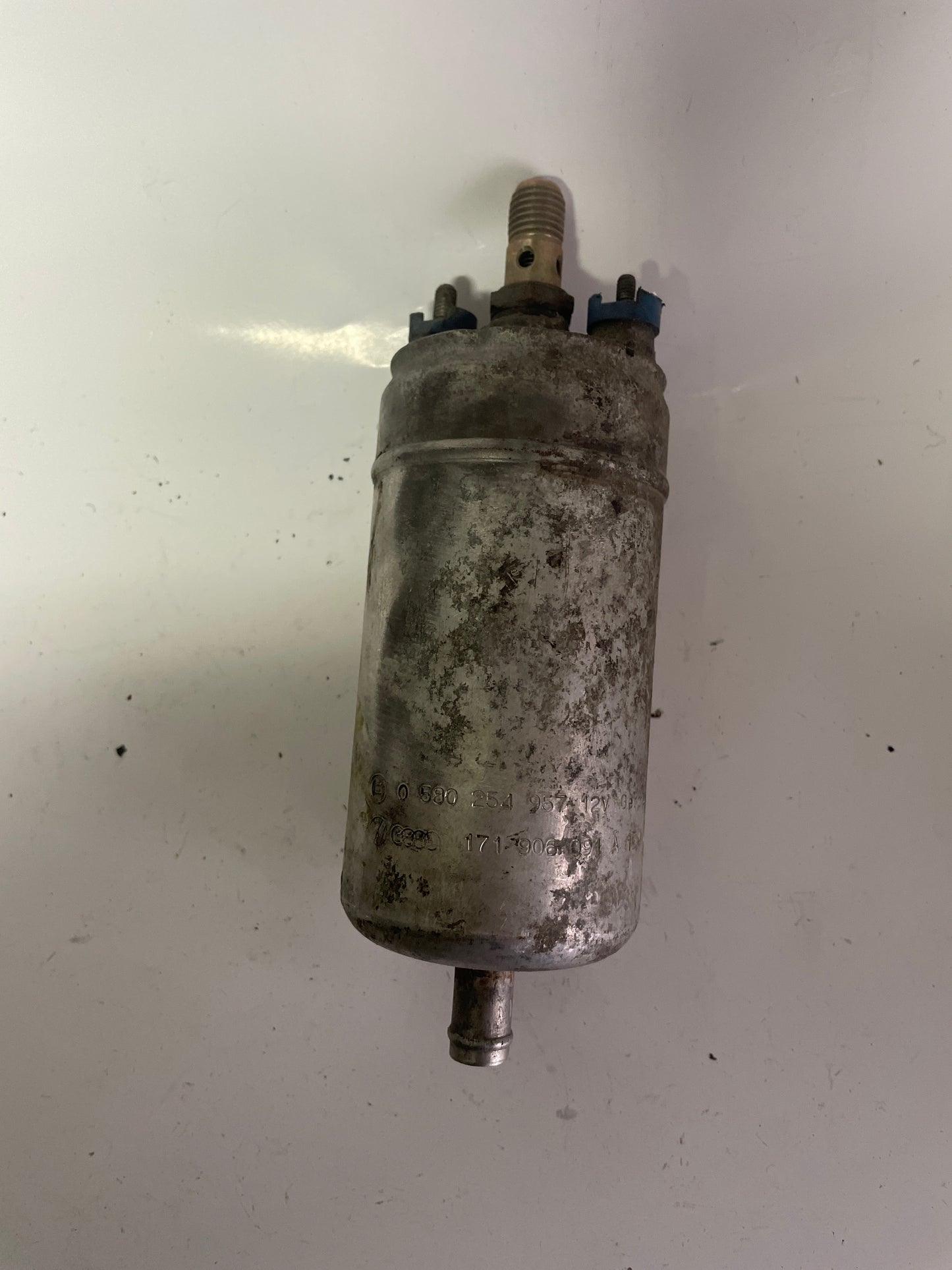 Pompe à essence 12V BOSCH 0580254957 et 0580254984 (audi Volkswagen )