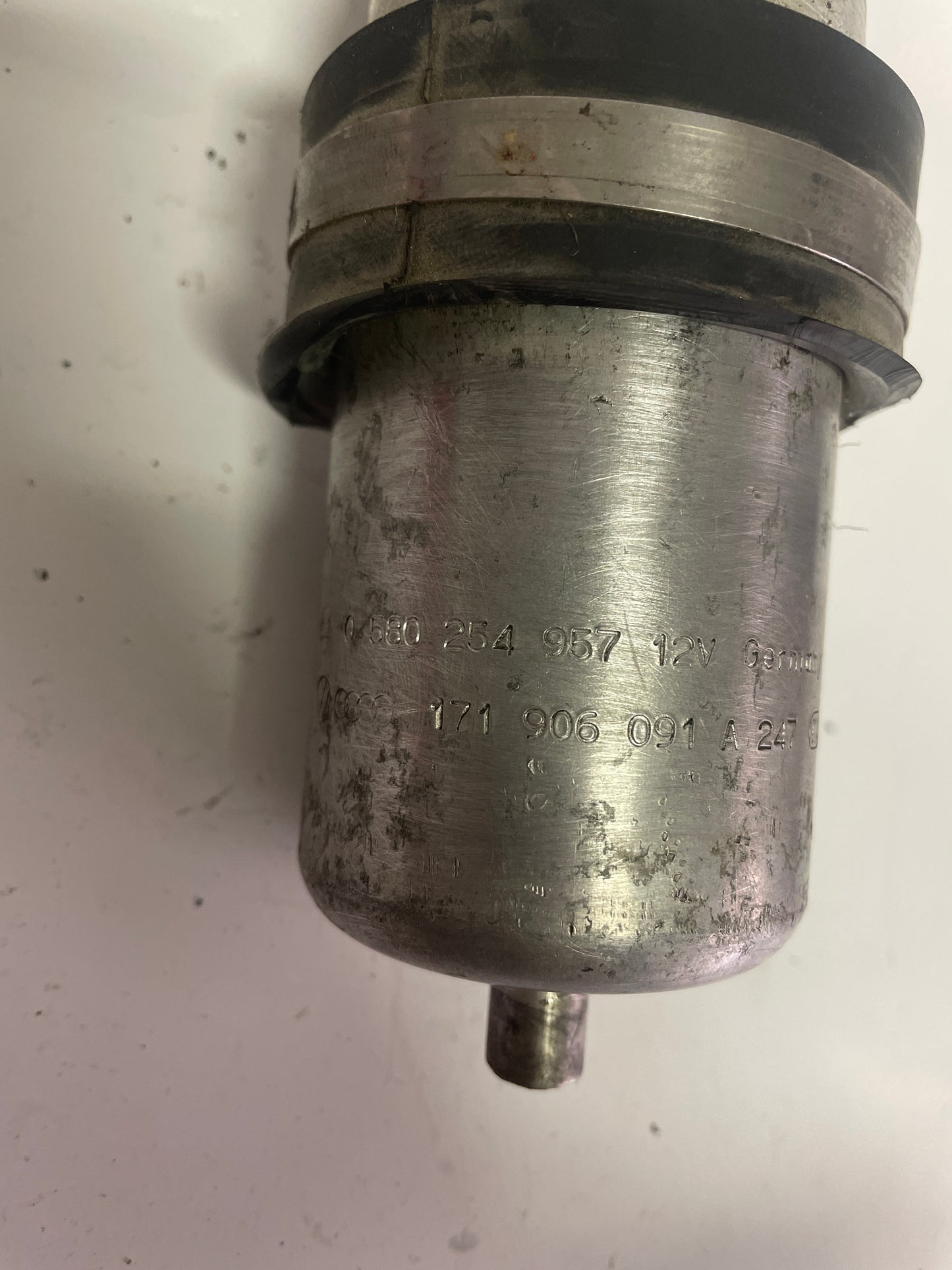 Pompe à essence 12V BOSCH 0580254957 et 0580254984 (audi Volkswagen )