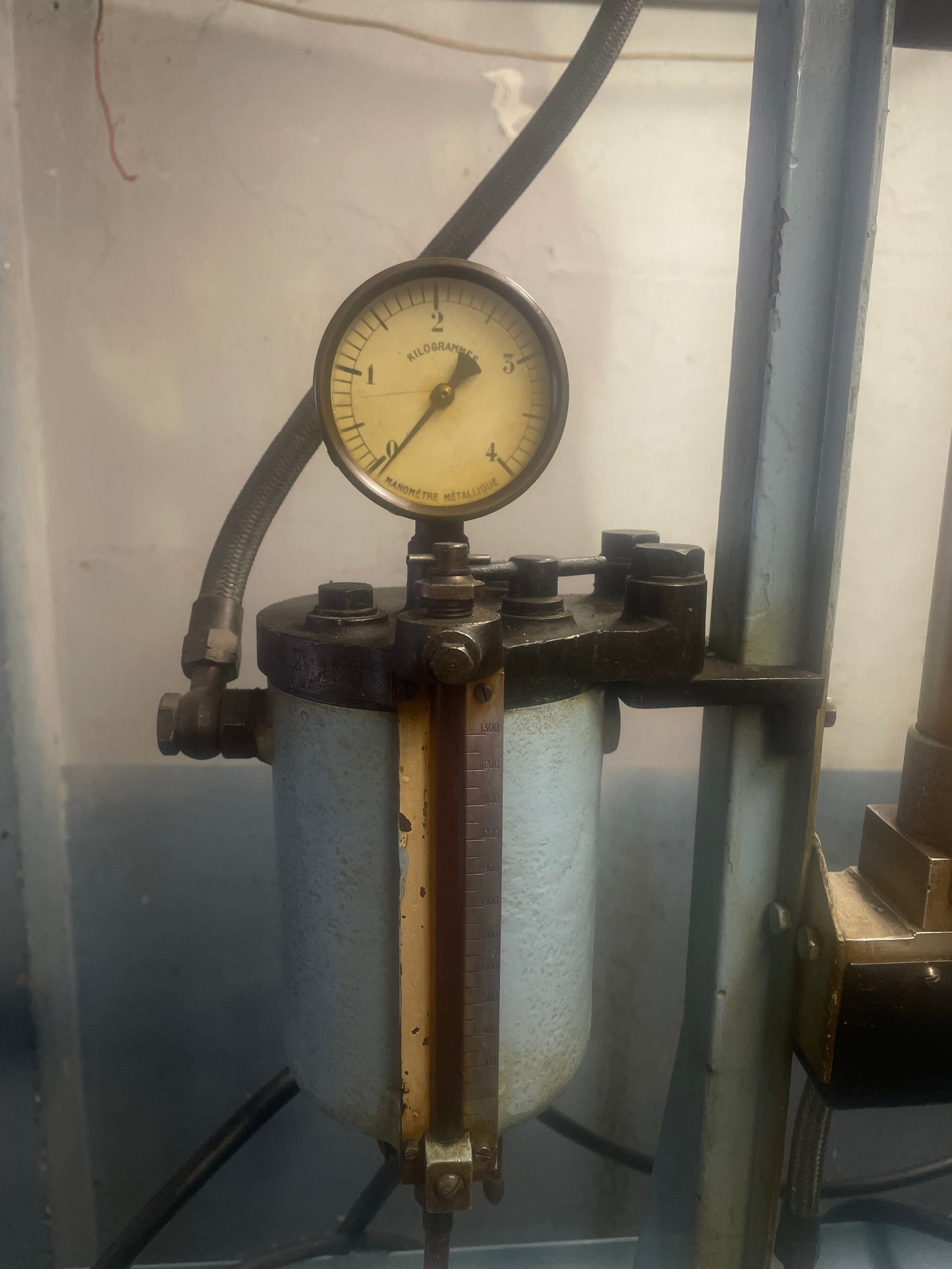 Banc d’essai pour pompe à injection jusqu’à 8 cylindres (ou 2 pompes de 4 cylindres)