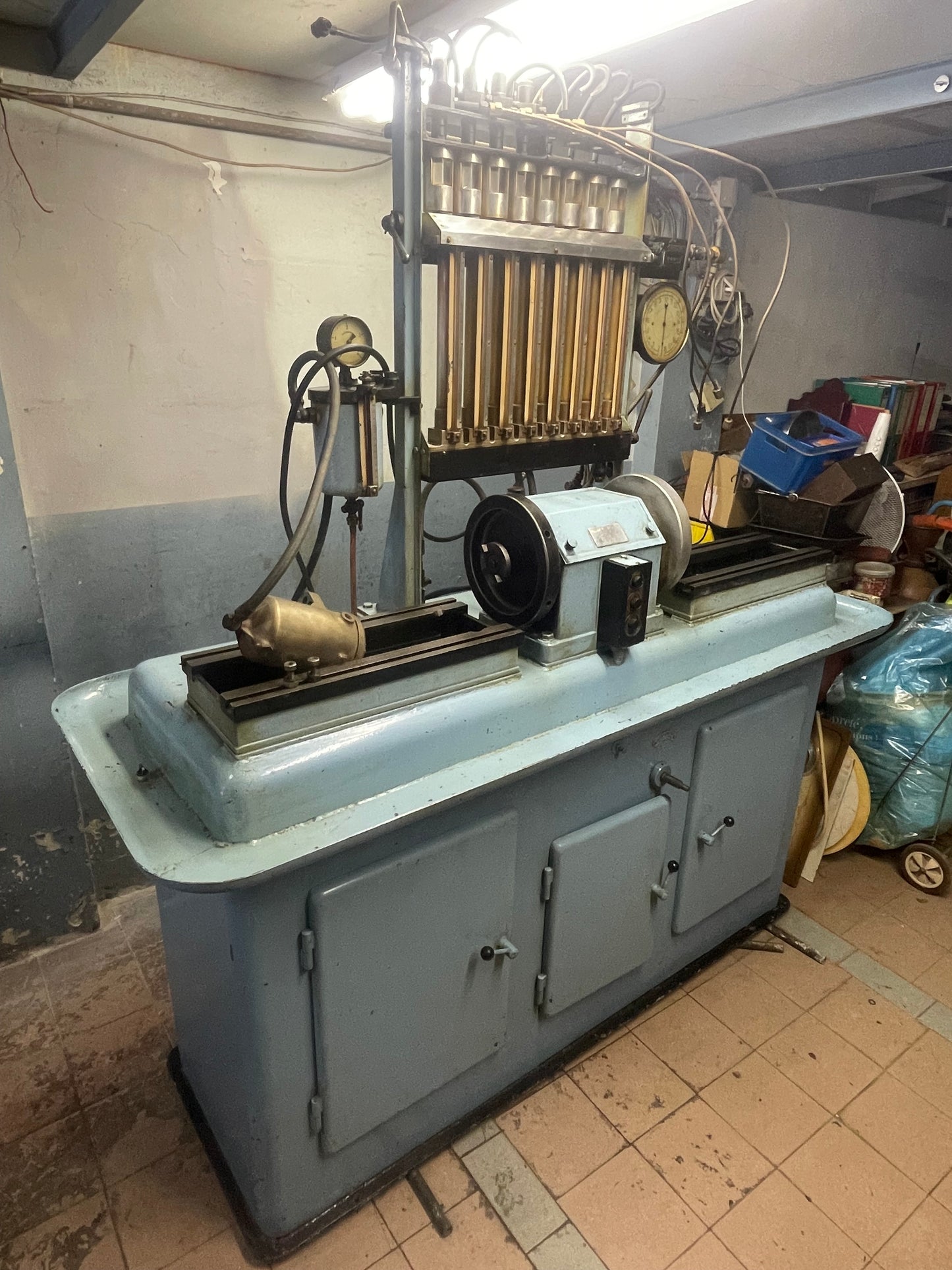 Banc d’essai pour pompe à injection jusqu’à 8 cylindres (ou 2 pompes de 4 cylindres)