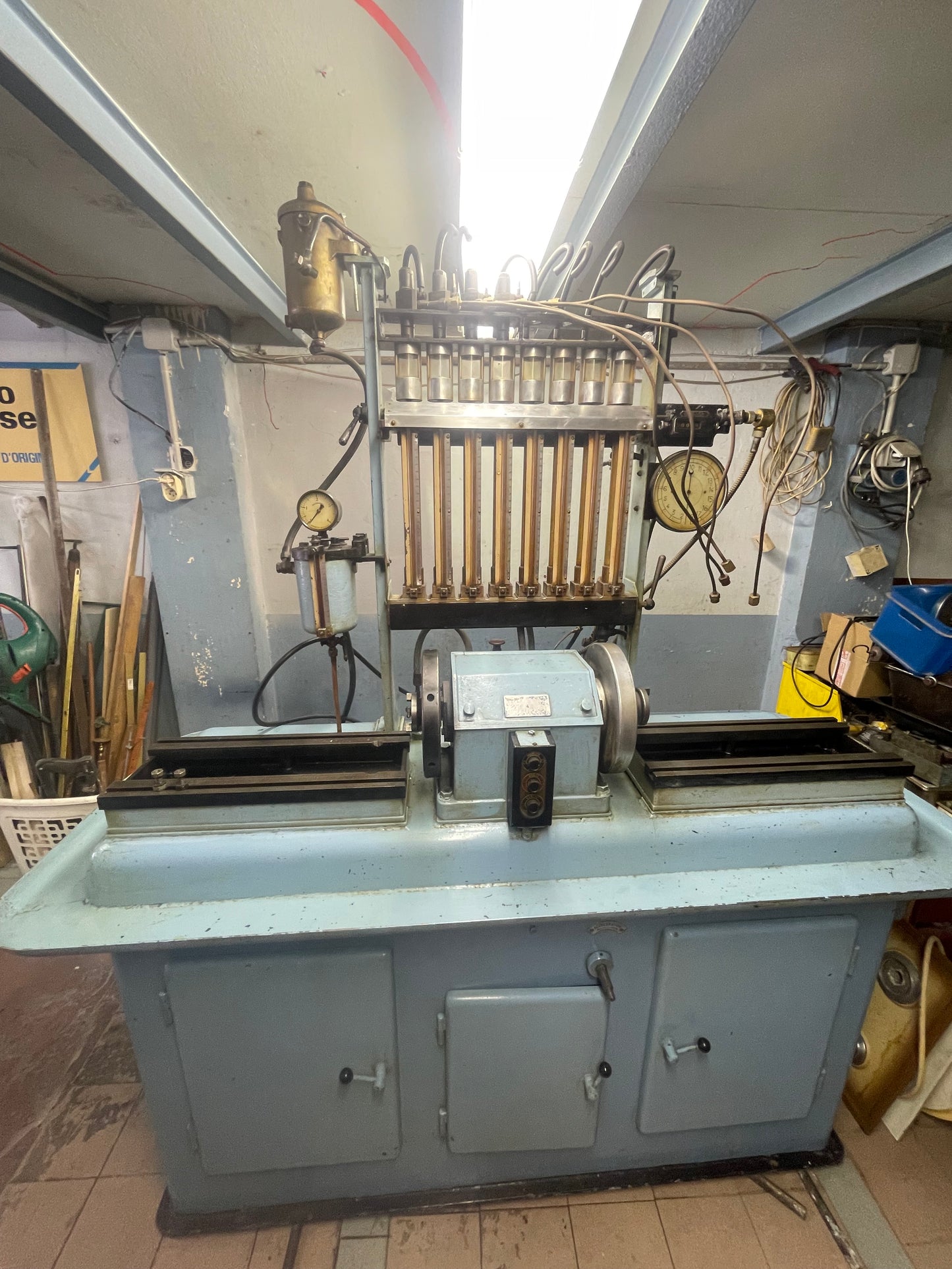 Banc d’essai pour pompe à injection jusqu’à 8 cylindres (ou 2 pompes de 4 cylindres)