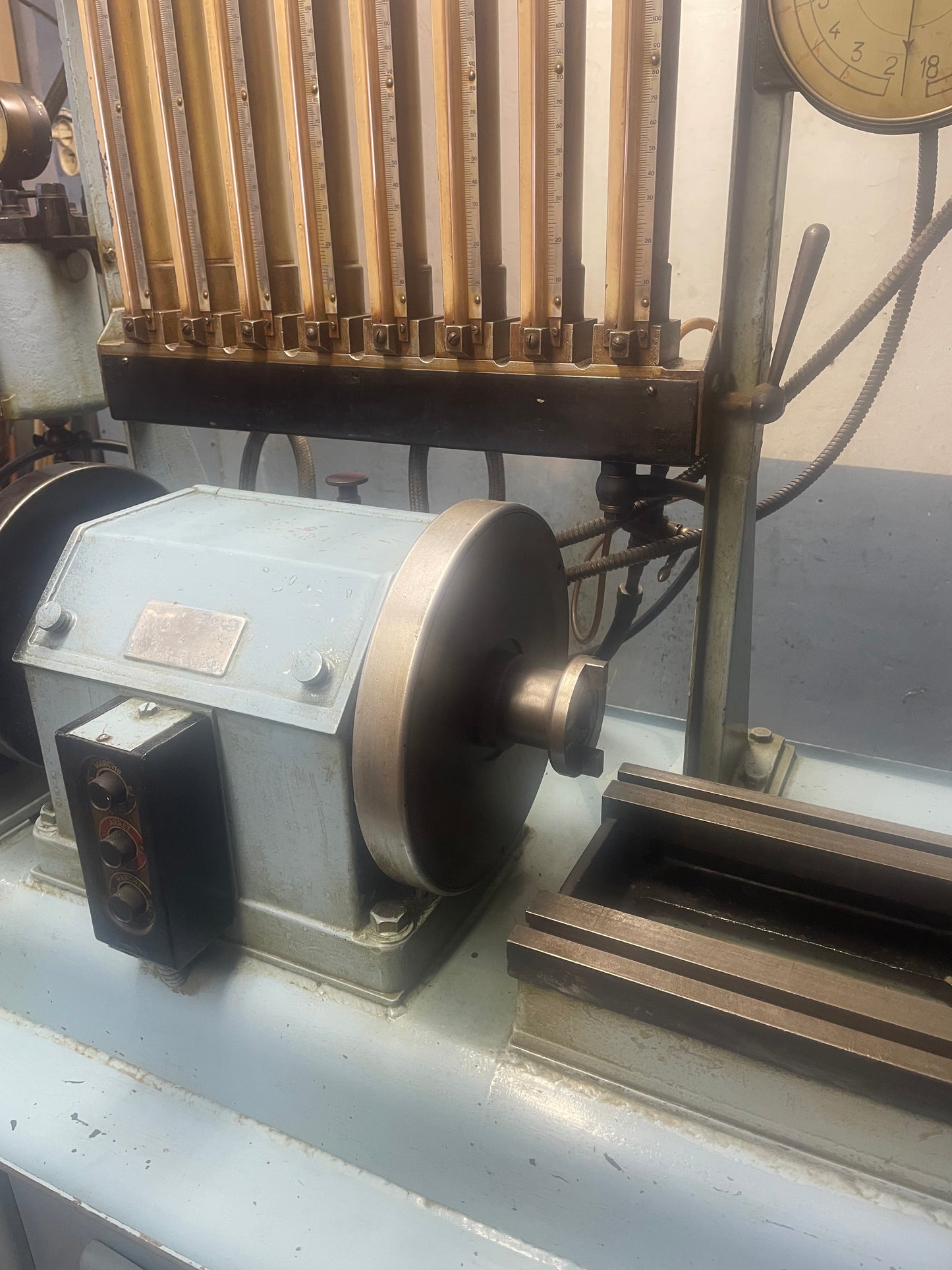 Banc d’essai pour pompe à injection jusqu’à 8 cylindres (ou 2 pompes de 4 cylindres)